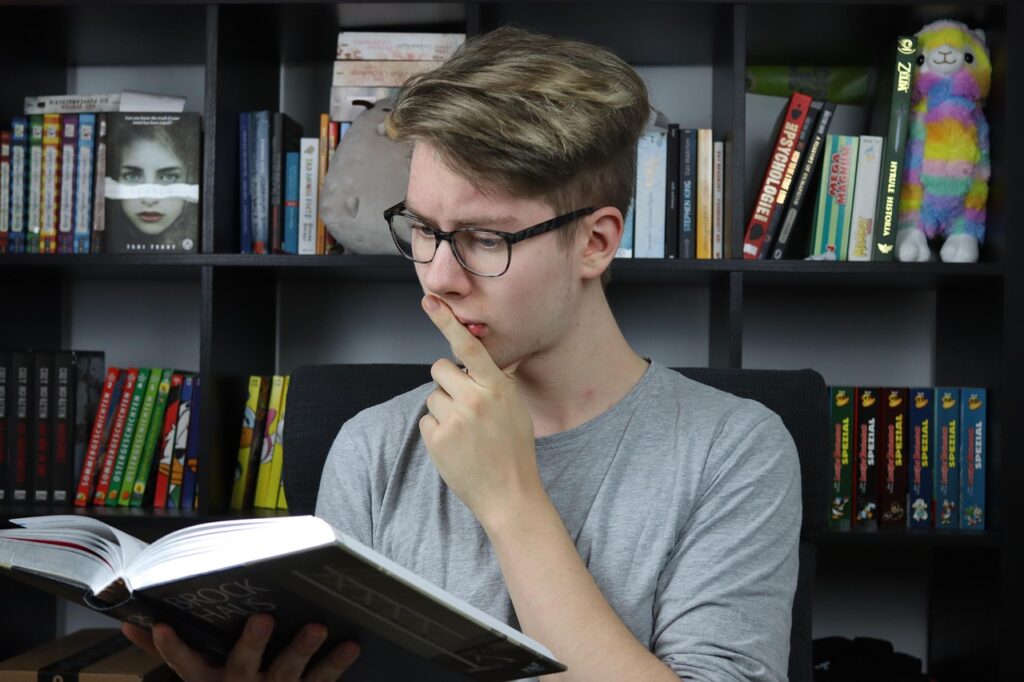 A-student-studying-book